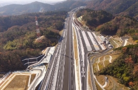 高速道路とロテック